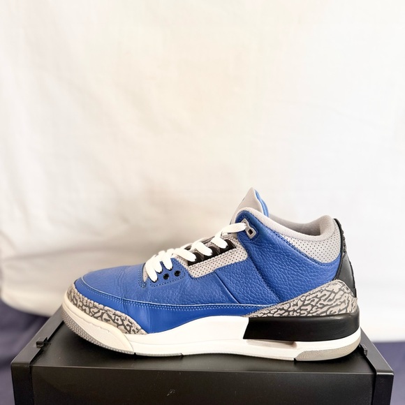AUTHENTIC Jordan 3 Retro Varsity Royal size 10.5 CT8532-400 2020 PRE-OWNED - Picture 4 of 8